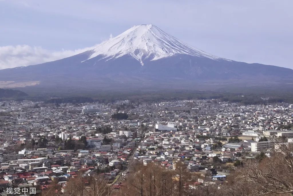  当地时间2022年3月28日，日本静冈县，富士山。
