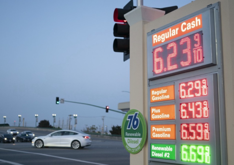 美国总统拜登称正在考虑建立汽油免税期