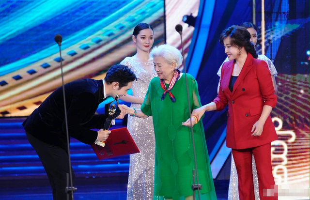 新娱录|一张照片卖了71万张,一代国人都是粉丝,他们才是真正的顶流!休闲区蓝鸢梦想 - Www.slyday.coM 新娱录|一张照片卖了71万张,一代国人都是粉丝,他们才是真正的顶流!休闲区蓝鸢梦想 - Www.slyday.coM