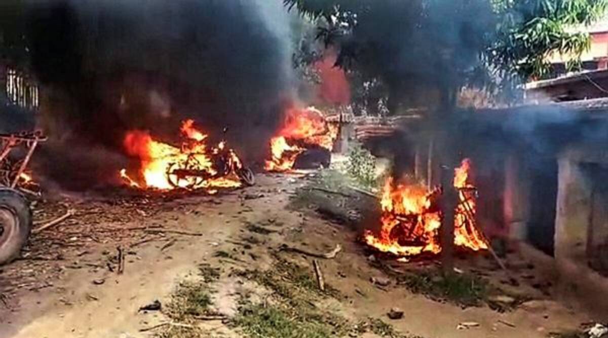 6月18日，抗议者在比哈尔邦点燃车辆。图自印媒