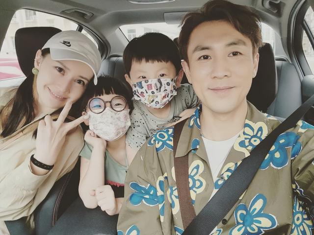 三代同堂庆父亲节!TVB视帝遭爸爸训话,一句话令其从严父变慈父休闲区蓝鸢梦想 - Www.slyday.coM 三代同堂庆父亲节!TVB视帝遭爸爸训话,一句话令其从严父变慈父休闲区蓝鸢梦想 - Www.slyday.coM