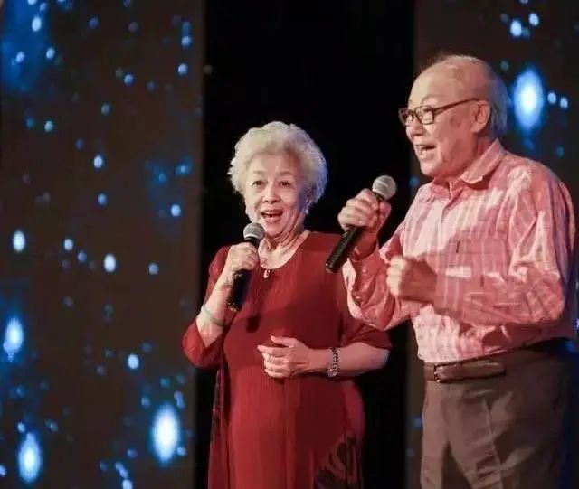 新娱录|一张照片卖了71万张,一代国人都是粉丝,他们才是真正的顶流!休闲区蓝鸢梦想 - Www.slyday.coM 新娱录|一张照片卖了71万张,一代国人都是粉丝,他们才是真正的顶流!休闲区蓝鸢梦想 - Www.slyday.coM