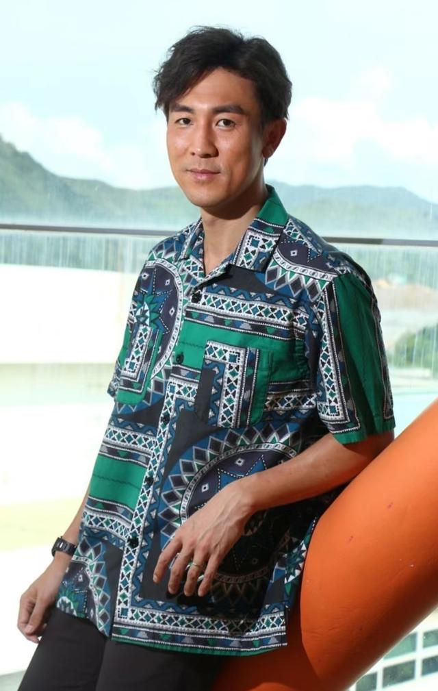 三代同堂庆父亲节!TVB视帝遭爸爸训话,一句话令其从严父变慈父休闲区蓝鸢梦想 - Www.slyday.coM 三代同堂庆父亲节!TVB视帝遭爸爸训话,一句话令其从严父变慈父休闲区蓝鸢梦想 - Www.slyday.coM