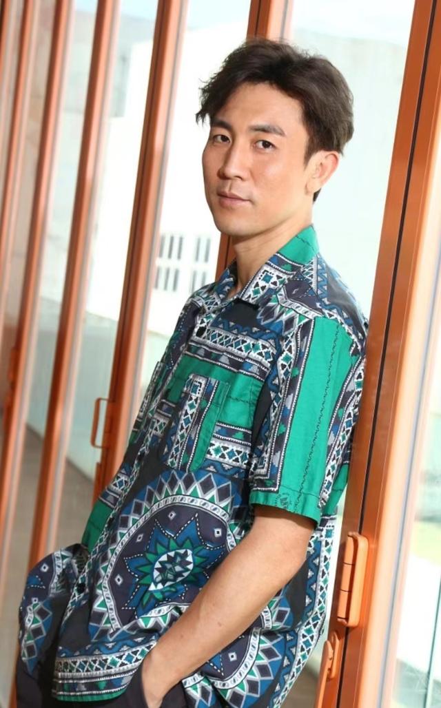 三代同堂庆父亲节!TVB视帝遭爸爸训话,一句话令其从严父变慈父休闲区蓝鸢梦想 - Www.slyday.coM 三代同堂庆父亲节!TVB视帝遭爸爸训话,一句话令其从严父变慈父休闲区蓝鸢梦想 - Www.slyday.coM