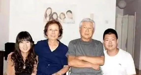 新娱录|一张照片卖了71万张,一代国人都是粉丝,他们才是真正的顶流!休闲区蓝鸢梦想 - Www.slyday.coM 新娱录|一张照片卖了71万张,一代国人都是粉丝,他们才是真正的顶流!休闲区蓝鸢梦想 - Www.slyday.coM