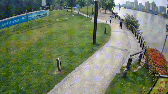 一件被鲜血染红的警服!女儿一句“爸爸是不是要死了”让妻子再也绷不住……休闲区蓝鸢梦想 - Www.slyday.coM 一件被鲜血染红的警服!女儿一句“爸爸是不是要死了”让妻子再也绷不住……休闲区蓝鸢梦想 - Www.slyday.coM