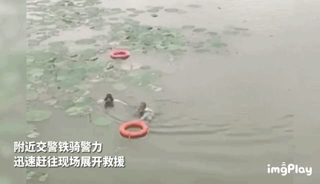 一件被鲜血染红的警服!女儿一句“爸爸是不是要死了”让妻子再也绷不住……休闲区蓝鸢梦想 - Www.slyday.coM 一件被鲜血染红的警服!女儿一句“爸爸是不是要死了”让妻子再也绷不住……休闲区蓝鸢梦想 - Www.slyday.coM