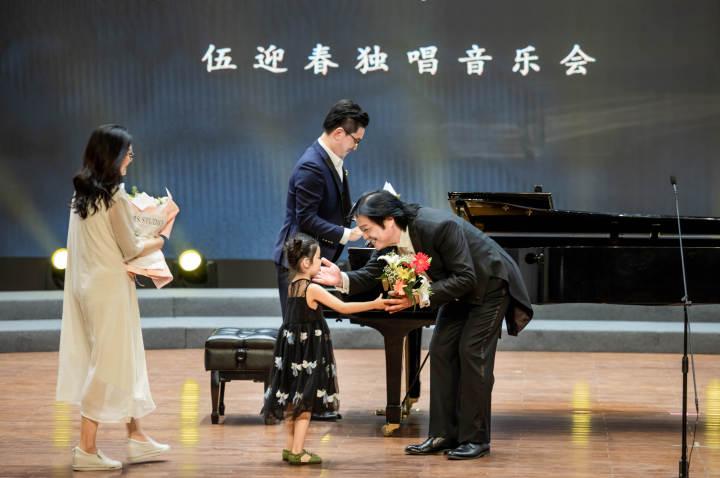 一个幼教工作者的圆梦春之弦歌——伍迎春独唱音乐会完美落幕插图2 一个幼教工作者的圆梦春之弦歌——伍迎春独唱音乐会完美落幕插图2