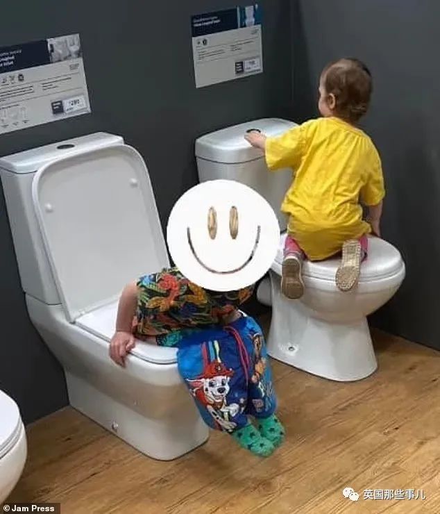 4岁男孩在家居店展品马桶里大便,爸爸被迫徒手捡出来…太社死啊!休闲区蓝鸢梦想 - Www.slyday.coM 4岁男孩在家居店展品马桶里大便,爸爸被迫徒手捡出来…太社死啊!休闲区蓝鸢梦想 - Www.slyday.coM