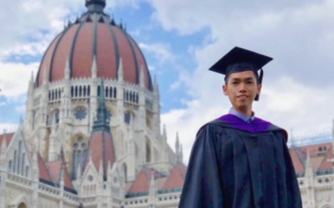 受伤的菲律宾律师曾在匈牙利布达佩斯中欧大学获国际商法硕士学位（脸书截图）
