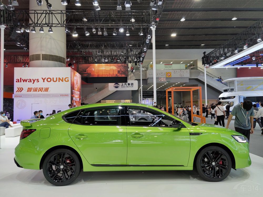 比亚迪秦PLUS DM-i对比名爵6 插电混动谁才是真正的王者