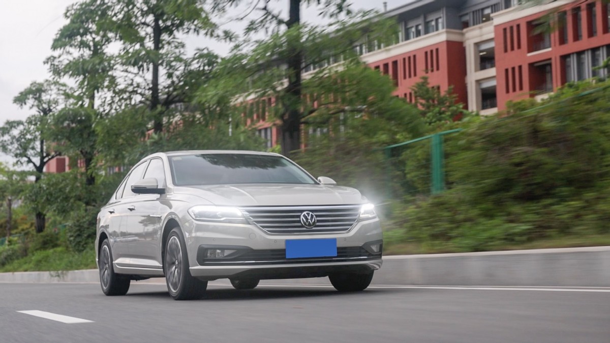 家用车跨界PK,传祺M6 PRO和大众朗逸,应该怎么选?休闲区蓝鸢梦想 - Www.slyday.coM 家用车跨界PK,传祺M6 PRO和大众朗逸,应该怎么选?休闲区蓝鸢梦想 - Www.slyday.coM