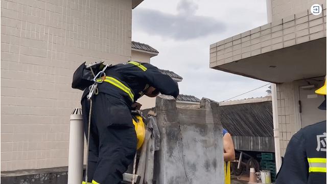惊险!捉迷藏躲猫猫,8岁男孩从25楼烟道坠下休闲区蓝鸢梦想 - Www.slyday.coM 惊险!捉迷藏躲猫猫,8岁男孩从25楼烟道坠下休闲区蓝鸢梦想 - Www.slyday.coM