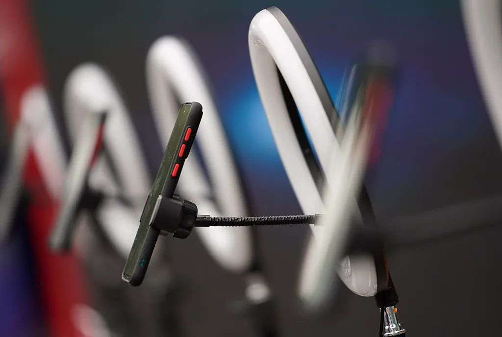 郑州通报,多名“赋红码”官员被查处!920人死亡610人受伤,阿富汗突发强震!A股港股为何跳水?下半年A股最大活水是→休闲区蓝鸢梦想 - Www.slyday.coM 郑州通报,多名“赋红码”官员被查处!920人死亡610人受伤,阿富汗突发强震!A股港股为何跳水?下半年A股最大活水是→休闲区蓝鸢梦想 - Www.slyday.coM