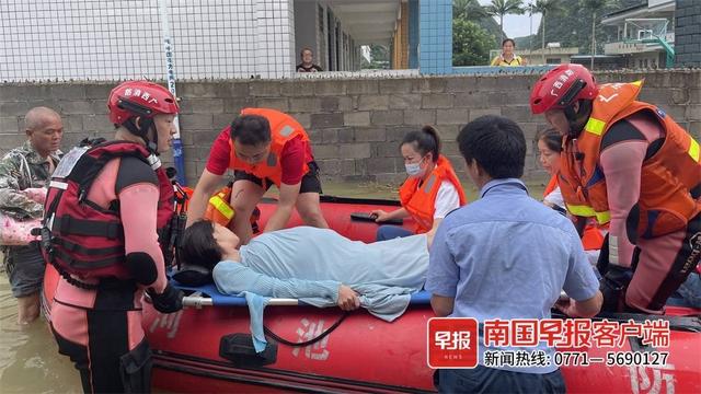 河池一村庄被水围困成“孤岛”,待产孕妇羊水已破,危急时刻他们出现了休闲区蓝鸢梦想 - Www.slyday.coM 河池一村庄被水围困成“孤岛”,待产孕妇羊水已破,危急时刻他们出现了休闲区蓝鸢梦想 - Www.slyday.coM