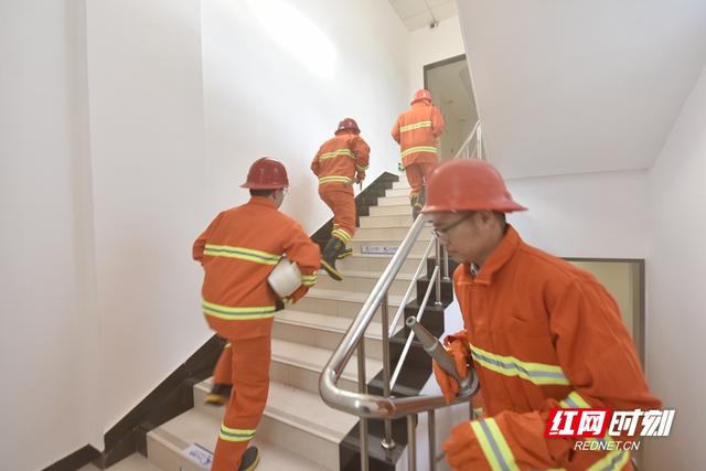 建设银行张家界分行组织开展消防技能培训和实战演练休闲区蓝鸢梦想 - Www.slyday.coM 建设银行张家界分行组织开展消防技能培训和实战演练休闲区蓝鸢梦想 - Www.slyday.coM