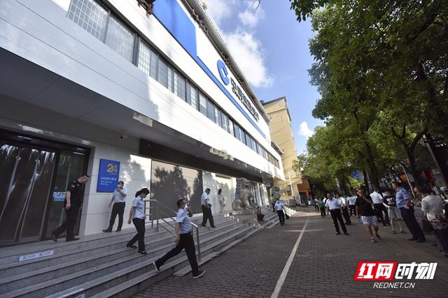 建设银行张家界分行组织开展消防技能培训和实战演练休闲区蓝鸢梦想 - Www.slyday.coM 建设银行张家界分行组织开展消防技能培训和实战演练休闲区蓝鸢梦想 - Www.slyday.coM