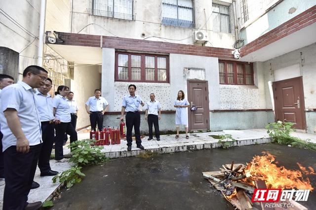 建设银行张家界分行组织开展消防技能培训和实战演练休闲区蓝鸢梦想 - Www.slyday.coM 建设银行张家界分行组织开展消防技能培训和实战演练休闲区蓝鸢梦想 - Www.slyday.coM