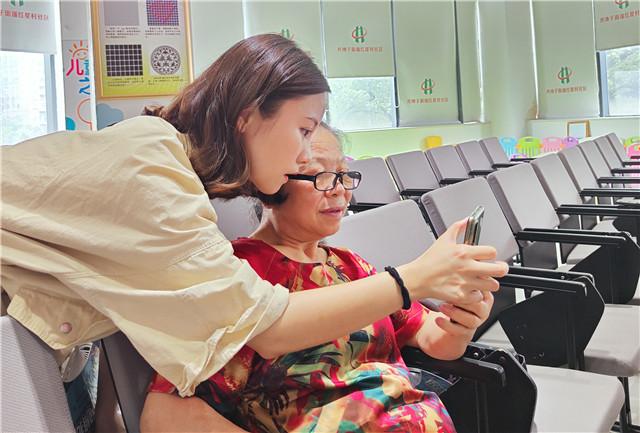 智慧助老 湖南女子学院社会发展与管理学院助力红星社区跨越“数字鸿沟”休闲区蓝鸢梦想 - Www.slyday.coM 智慧助老 湖南女子学院社会发展与管理学院助力红星社区跨越“数字鸿沟”休闲区蓝鸢梦想 - Www.slyday.coM