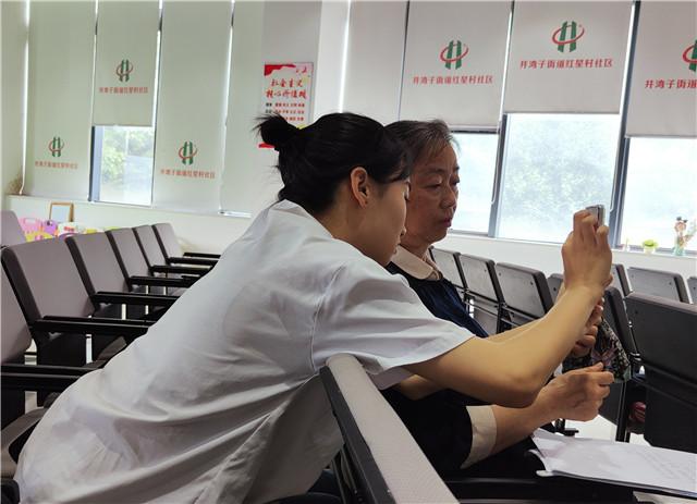 智慧助老 湖南女子学院社会发展与管理学院助力红星社区跨越“数字鸿沟”休闲区蓝鸢梦想 - Www.slyday.coM 智慧助老 湖南女子学院社会发展与管理学院助力红星社区跨越“数字鸿沟”休闲区蓝鸢梦想 - Www.slyday.coM