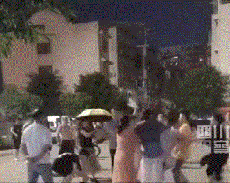 扰民且蛮不讲理的广场舞大妈,到底有多离谱?休闲区蓝鸢梦想 - Www.slyday.coM 扰民且蛮不讲理的广场舞大妈,到底有多离谱?休闲区蓝鸢梦想 - Www.slyday.coM