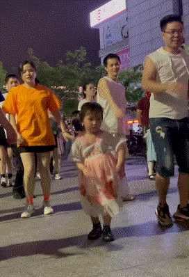 扰民且蛮不讲理的广场舞大妈,到底有多离谱?休闲区蓝鸢梦想 - Www.slyday.coM 扰民且蛮不讲理的广场舞大妈,到底有多离谱?休闲区蓝鸢梦想 - Www.slyday.coM