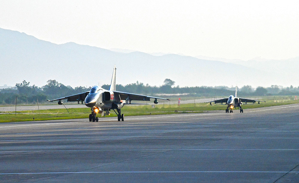 直击南部战区海军航空兵某旅海靶实弹攻击训练休闲区蓝鸢梦想 - Www.slyday.coM 直击南部战区海军航空兵某旅海靶实弹攻击训练休闲区蓝鸢梦想 - Www.slyday.coM