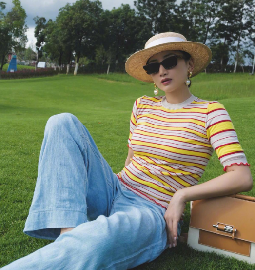 会穿衣的女人,夏天应该准备这“3衣2裙”,时髦洋气显气质休闲区蓝鸢梦想 - Www.slyday.coM 会穿衣的女人,夏天应该准备这“3衣2裙”,时髦洋气显气质休闲区蓝鸢梦想 - Www.slyday.coM