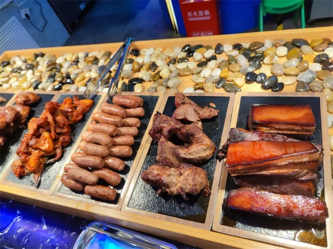 金枪鱼、活蟹各类海鲜不限量!烤肉+火锅双倍快乐!许昌这家海鲜自助让你分分钟吃回票价!休闲区蓝鸢梦想 - Www.slyday.coM 金枪鱼、活蟹各类海鲜不限量!烤肉+火锅双倍快乐!许昌这家海鲜自助让你分分钟吃回票价!休闲区蓝鸢梦想 - Www.slyday.coM