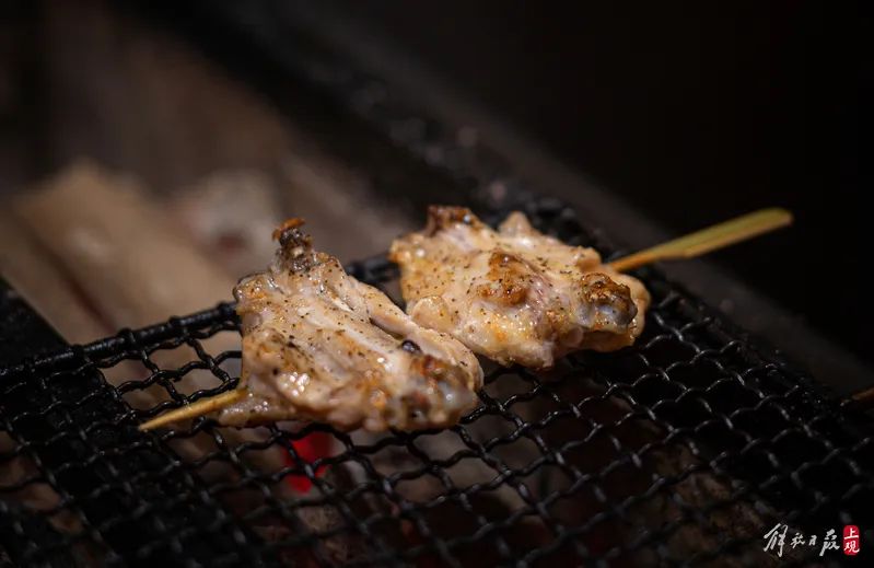 “要一杯最贵的咖啡,再点十杯送给你们,这是我一天的退休工资”休闲区蓝鸢梦想 - Www.slyday.coM “要一杯最贵的咖啡,再点十杯送给你们,这是我一天的退休工资”休闲区蓝鸢梦想 - Www.slyday.coM