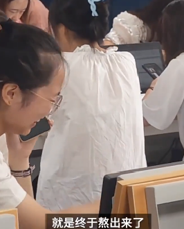 很纠结,高考成绩不理想要不要复读?99%人看完都知道答案!应届生和复读生在大学录取时有什么区别吗?听听学长的建议!休闲区蓝鸢梦想 - Www.slyday.coM 很纠结,高考成绩不理想要不要复读?99%人看完都知道答案!应届生和复读生在大学录取时有什么区别吗?听听学长的建议!休闲区蓝鸢梦想 - Www.slyday.coM