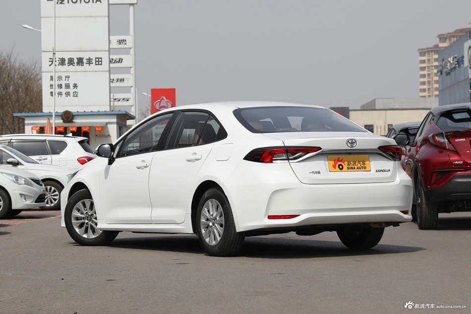 第七代伊兰特对比卡罗拉,Z时代年轻人的家用轿车应该怎么选?