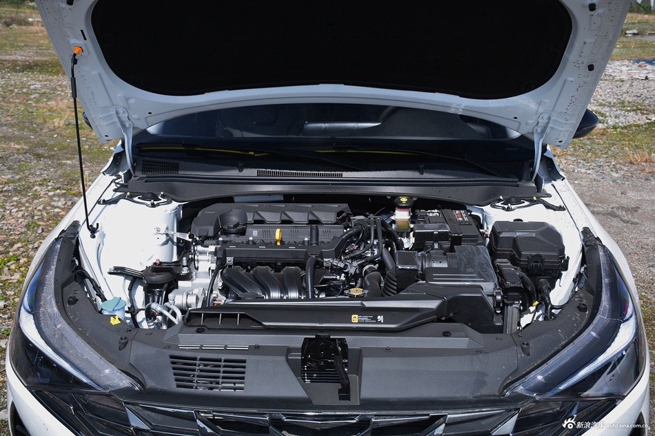 第七代伊兰特对比卡罗拉,Z时代年轻人的家用轿车应该怎么选?