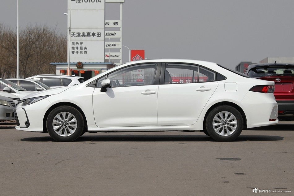 第七代伊兰特对比卡罗拉,Z时代年轻人的家用轿车应该怎么选?