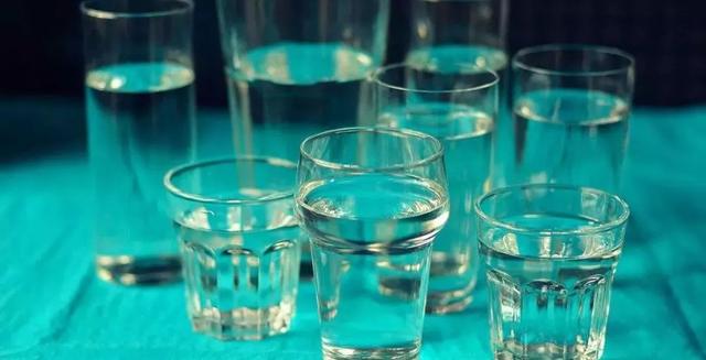 “不舒服多喝水”真的对所有人都适合么?休闲区蓝鸢梦想 - Www.slyday.coM “不舒服多喝水”真的对所有人都适合么?休闲区蓝鸢梦想 - Www.slyday.coM