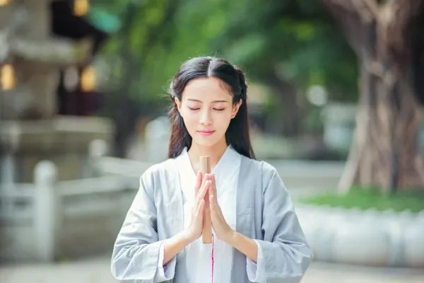 不要因为善良,给别人撑伞,淋湿了自己【早课】第1168期休闲区蓝鸢梦想 - Www.slyday.coM 不要因为善良,给别人撑伞,淋湿了自己【早课】第1168期休闲区蓝鸢梦想 - Www.slyday.coM