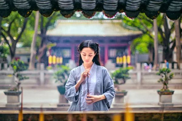 不要因为善良,给别人撑伞,淋湿了自己【早课】第1168期休闲区蓝鸢梦想 - Www.slyday.coM 不要因为善良,给别人撑伞,淋湿了自己【早课】第1168期休闲区蓝鸢梦想 - Www.slyday.coM