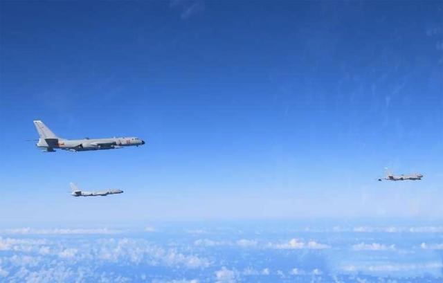 里根号航母休整,轰6K/J实弹战巡西太,可锁定美军,日本上蹿下跳休闲区蓝鸢梦想 - Www.slyday.coM 里根号航母休整,轰6K/J实弹战巡西太,可锁定美军,日本上蹿下跳休闲区蓝鸢梦想 - Www.slyday.coM