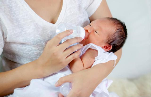 婴儿需要喝水吗?婆婆赞成,医生反对,媳妇夹在中间左右为难休闲区蓝鸢梦想 - Www.slyday.coM 婴儿需要喝水吗?婆婆赞成,医生反对,媳妇夹在中间左右为难休闲区蓝鸢梦想 - Www.slyday.coM