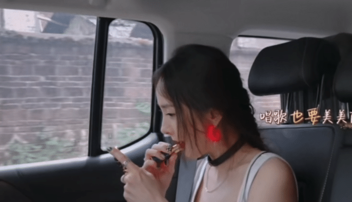 让溜溜梅蹭到了!杨幂《花少》再现“你没事儿吧”名场面,手拿话梅爆笑玩儿梗休闲区蓝鸢梦想 - Www.slyday.coM 让溜溜梅蹭到了!杨幂《花少》再现“你没事儿吧”名场面,手拿话梅爆笑玩儿梗休闲区蓝鸢梦想 - Www.slyday.coM