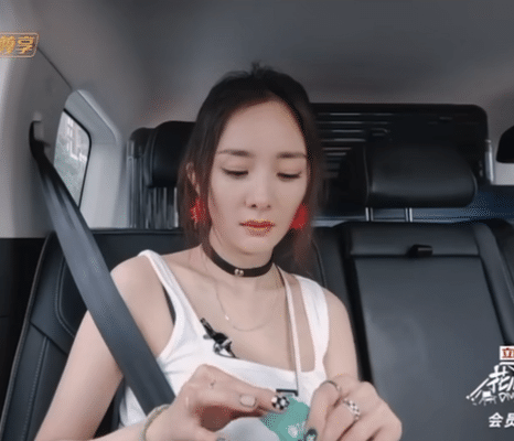 让溜溜梅蹭到了!杨幂《花少》再现“你没事儿吧”名场面,手拿话梅爆笑玩儿梗休闲区蓝鸢梦想 - Www.slyday.coM 让溜溜梅蹭到了!杨幂《花少》再现“你没事儿吧”名场面,手拿话梅爆笑玩儿梗休闲区蓝鸢梦想 - Www.slyday.coM