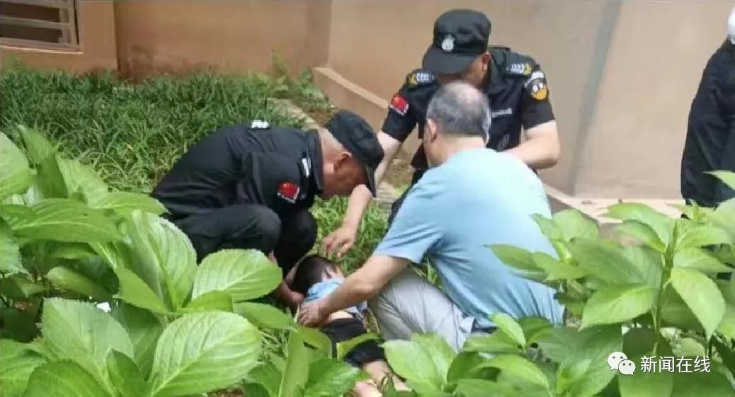 3岁男童从17楼坠落,事发前曾遭8岁男孩推倒踢打休闲区蓝鸢梦想 - Www.slyday.coM 3岁男童从17楼坠落,事发前曾遭8岁男孩推倒踢打休闲区蓝鸢梦想 - Www.slyday.coM