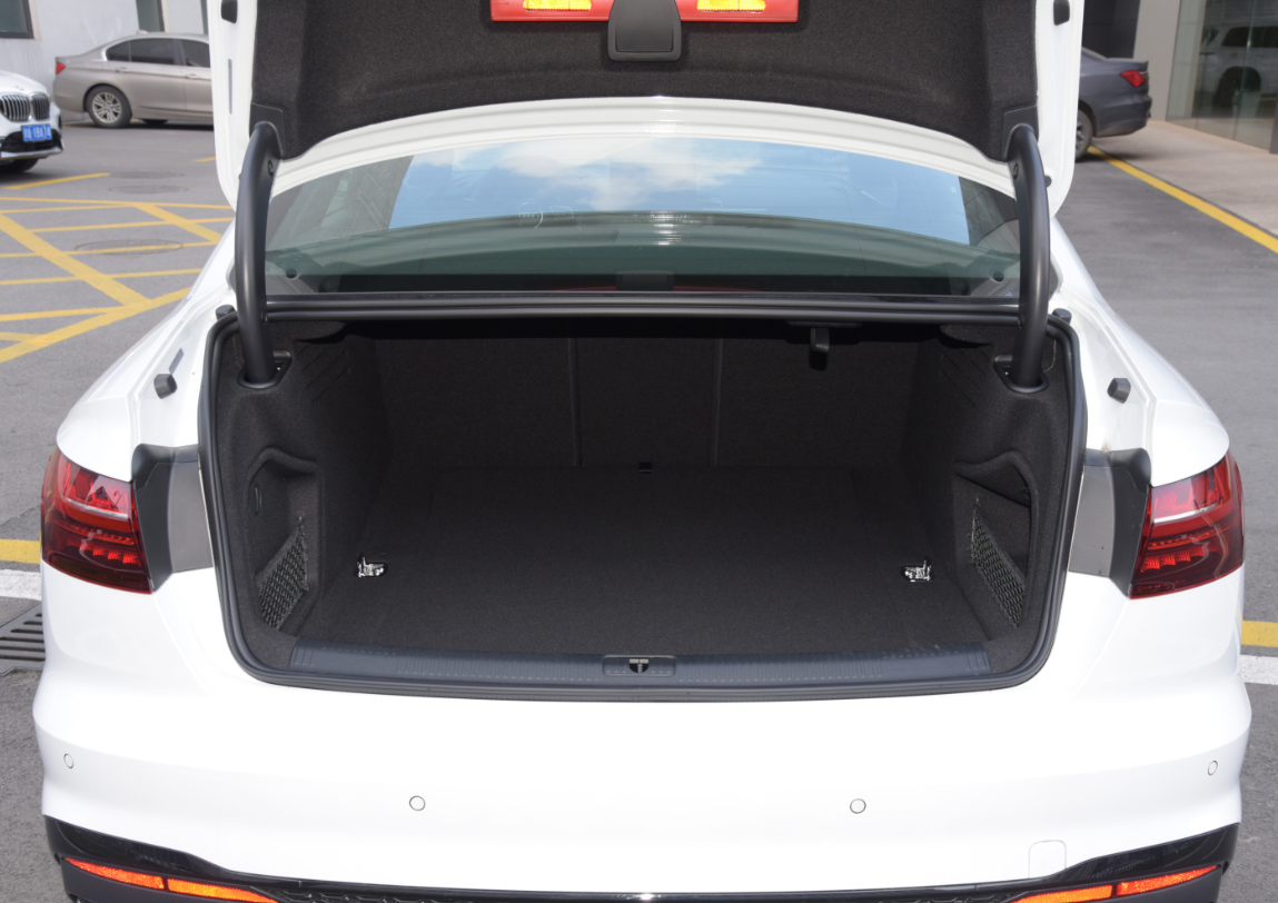 谁才是入门豪车的标杆?A4L、3系和C级横向对比,差距真的太大了休闲区蓝鸢梦想 - Www.slyday.coM 谁才是入门豪车的标杆?A4L、3系和C级横向对比,差距真的太大了休闲区蓝鸢梦想 - Www.slyday.coM