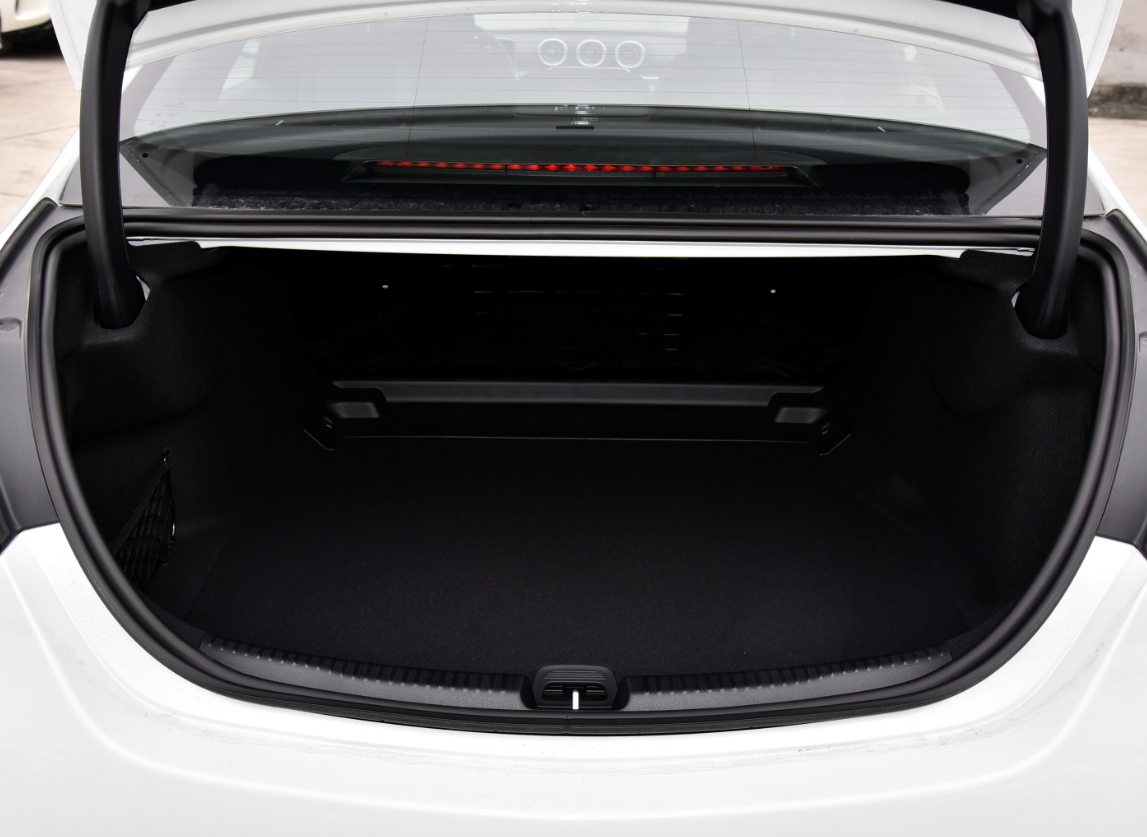 谁才是入门豪车的标杆?A4L、3系和C级横向对比,差距真的太大了休闲区蓝鸢梦想 - Www.slyday.coM 谁才是入门豪车的标杆?A4L、3系和C级横向对比,差距真的太大了休闲区蓝鸢梦想 - Www.slyday.coM