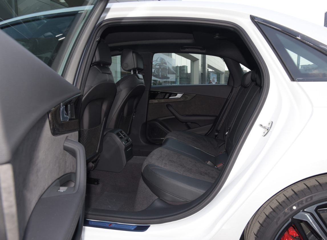 谁才是入门豪车的标杆?A4L、3系和C级横向对比,差距真的太大了休闲区蓝鸢梦想 - Www.slyday.coM 谁才是入门豪车的标杆?A4L、3系和C级横向对比,差距真的太大了休闲区蓝鸢梦想 - Www.slyday.coM