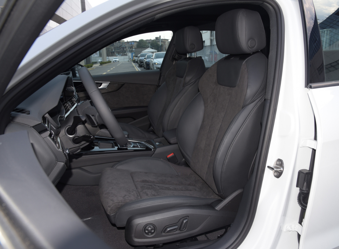 谁才是入门豪车的标杆?A4L、3系和C级横向对比,差距真的太大了休闲区蓝鸢梦想 - Www.slyday.coM 谁才是入门豪车的标杆?A4L、3系和C级横向对比,差距真的太大了休闲区蓝鸢梦想 - Www.slyday.coM