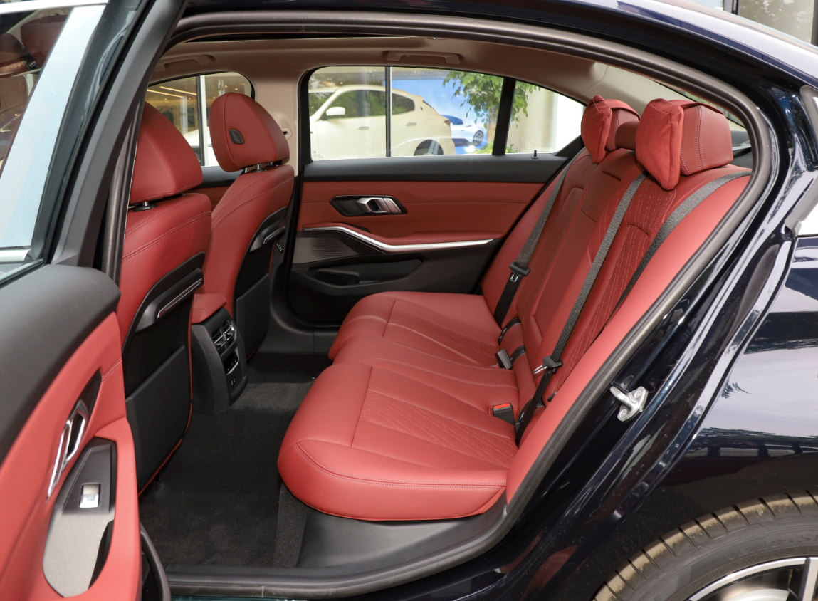 谁才是入门豪车的标杆?A4L、3系和C级横向对比,差距真的太大了休闲区蓝鸢梦想 - Www.slyday.coM 谁才是入门豪车的标杆?A4L、3系和C级横向对比,差距真的太大了休闲区蓝鸢梦想 - Www.slyday.coM