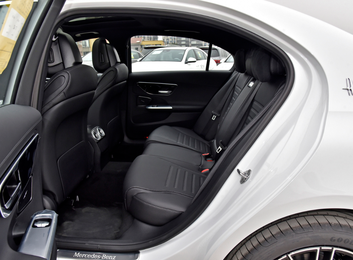 谁才是入门豪车的标杆?A4L、3系和C级横向对比,差距真的太大了休闲区蓝鸢梦想 - Www.slyday.coM 谁才是入门豪车的标杆?A4L、3系和C级横向对比,差距真的太大了休闲区蓝鸢梦想 - Www.slyday.coM