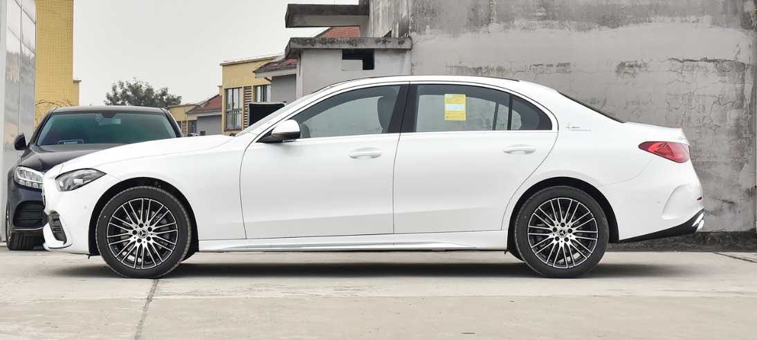 谁才是入门豪车的标杆?A4L、3系和C级横向对比,差距真的太大了休闲区蓝鸢梦想 - Www.slyday.coM 谁才是入门豪车的标杆?A4L、3系和C级横向对比,差距真的太大了休闲区蓝鸢梦想 - Www.slyday.coM