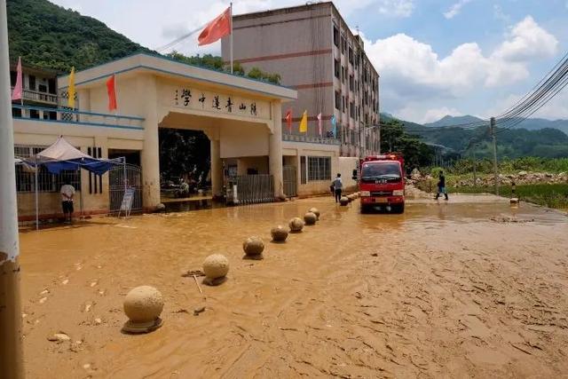 “不会放弃每一个孩子的升学梦想”他们为中考学生保驾护航休闲区蓝鸢梦想 - Www.slyday.coM “不会放弃每一个孩子的升学梦想”他们为中考学生保驾护航休闲区蓝鸢梦想 - Www.slyday.coM